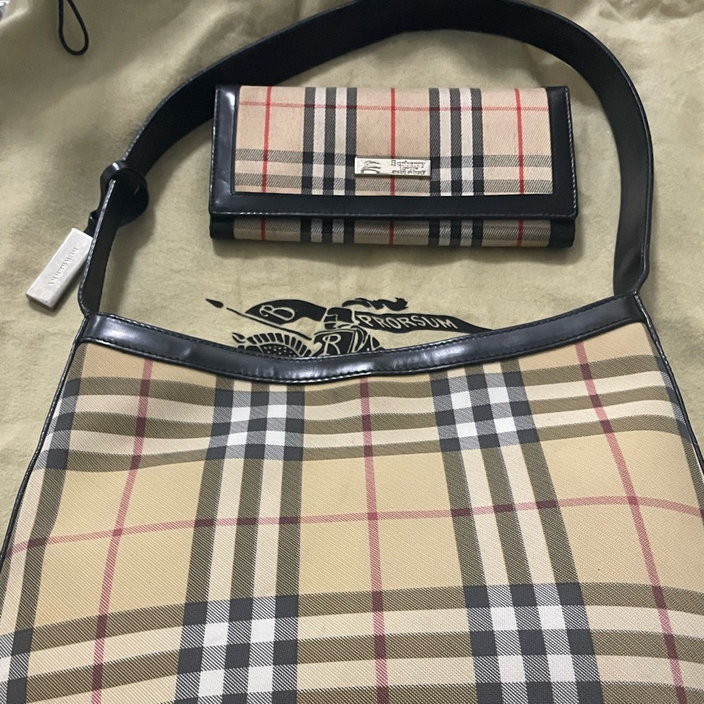 Burberry Beige and Black Plaid Tote with Wallet - Picture 12 of 13